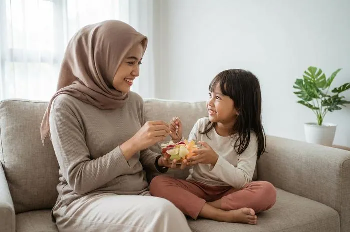 Ibu dan Anak Perempuan: Tips Eratkan Ikatan Harmonis