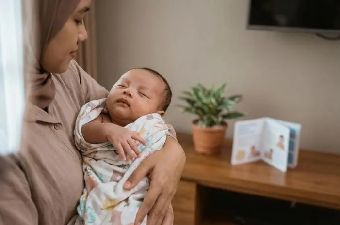 Bayi Umur 1 Bulan Bisa Apa? Ini Tahap Perkembangannya