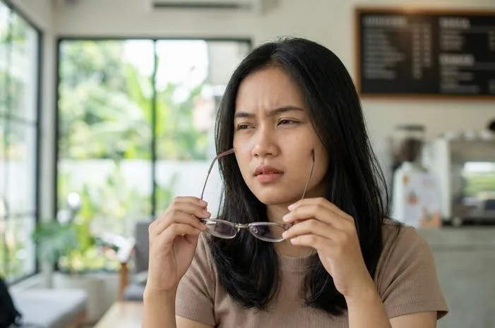 Mata Rabun Jauh: Pahami Gejala dan Solusi Efektif