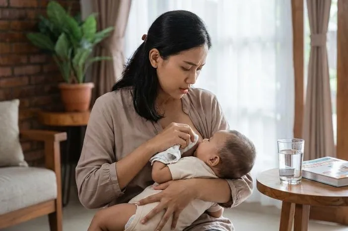 Bayi Sering Tersedak saat Menyusu? Ini Solusinya!