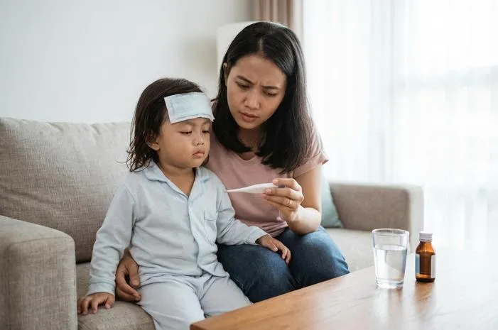 Cara Ampuh Atasi Demam Anak Naik Turun Tanpa Panik