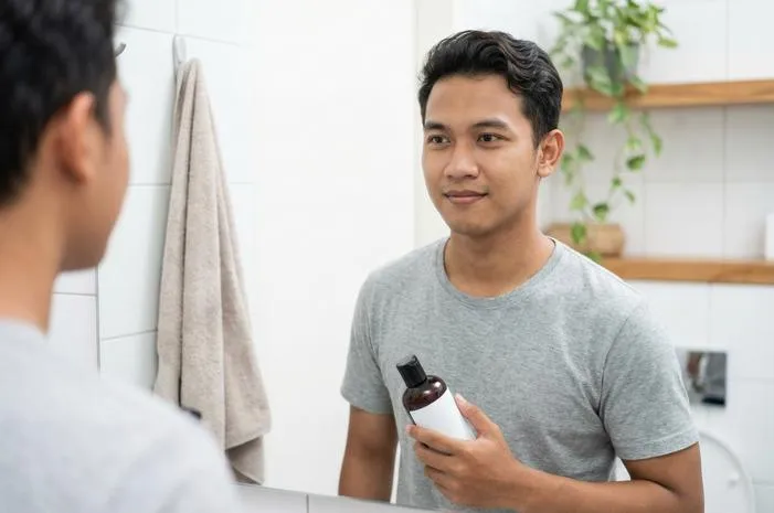 Anti Kusut! Shampo Pelurus Rambut Pria Bikin Lurus