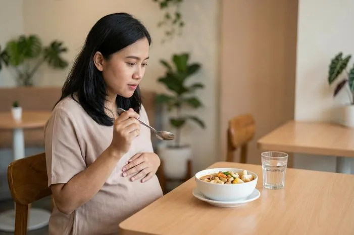 Bolehkah Ibu Hamil Makan Seblak? Simak Tips Amannya di Sini