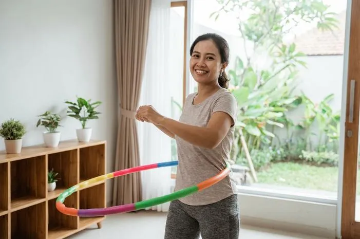Efek Main Hula Hoop: Bakar Kalori, Otot Inti dan Kardio