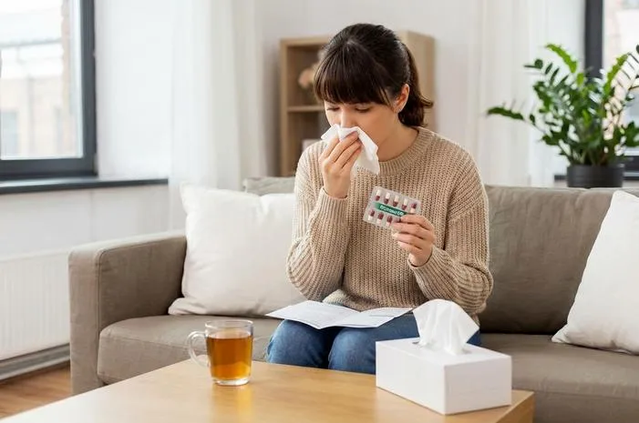 Rhinos: Obat Pilek, Bukan Obat Batuk. Pahami Bedanya!