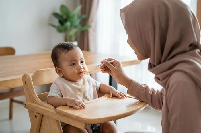 Bayi Boleh Makan Umur Berapa? Kenali Waktu Idealnya