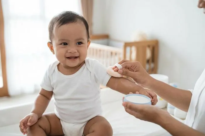 Rekomendasi Bedak Bayi Padat Terbaik yang Aman dan Praktis
