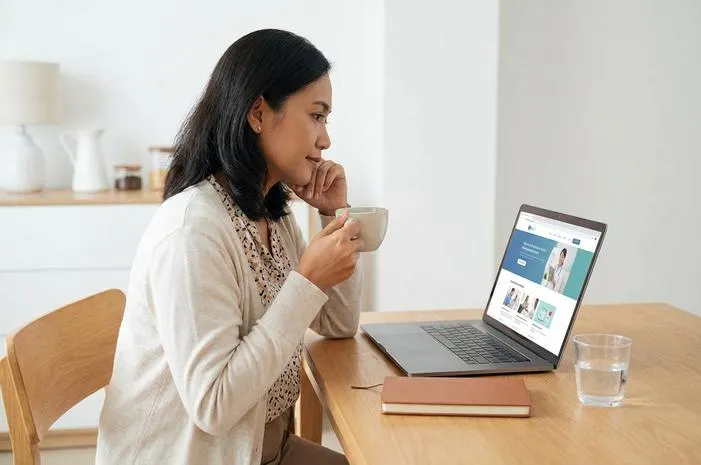 Kenapa Feses Berwarna Coklat Gelap Itu Normal?