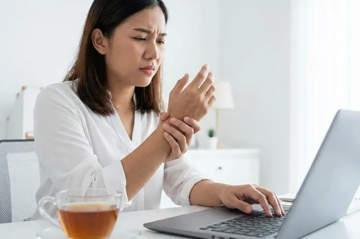 Tangan Pegal? Atasi Nyeri di Pergelangan Tangan Sekarang!
