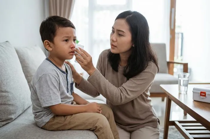 Kenapa Anak Tiba-tiba Mimisan? Gak Perlu Panik!