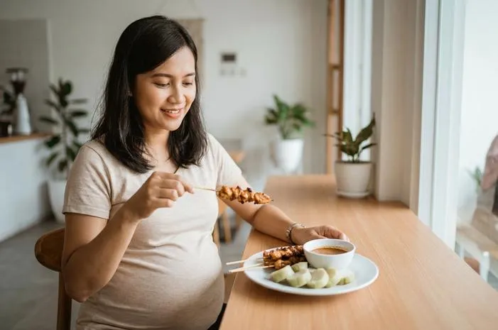 Apakah bumil boleh makan sate? Simak tips aman konsumsinya