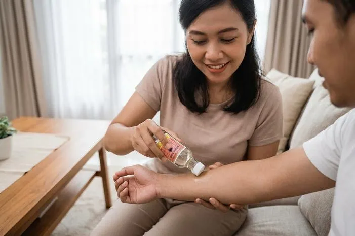 Minyak Tawon Tutup Putih Lebih Panas Ampuh Atasi Pegal Linu