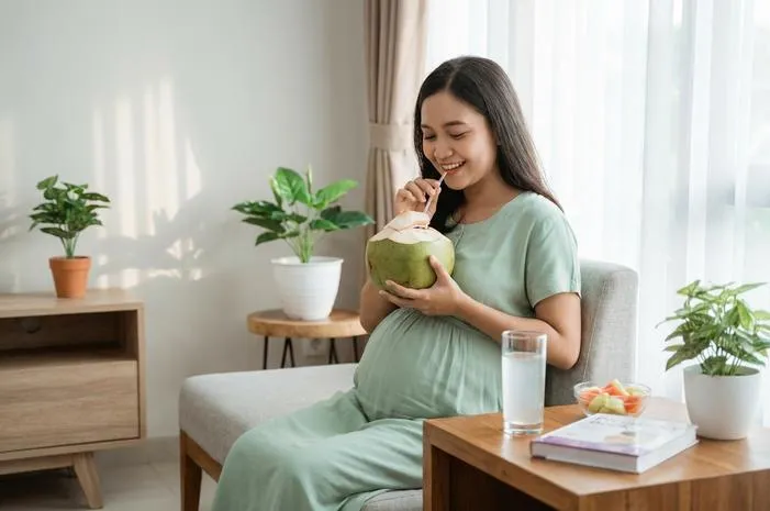 Hamil Muda Minum Air Kelapa? Redakan Mual, Dukung Janin