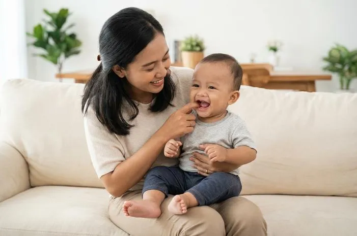 Bayi 11 Bulan Belum Tumbuh Gigi? Ini Normal Kok!