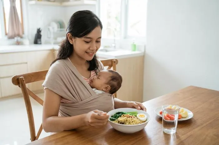 Ibu Menyusui Boleh Makan Mie Instan? Ini Cara Amannya
