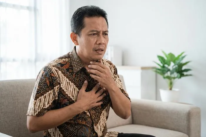 Nyeri Dada Tengah dan Sesak Nafas: Kapan ke Dokter?