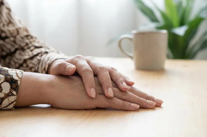 Kuku Tangan Bergelombang: Ternyata Ini Arti di Baliknya.