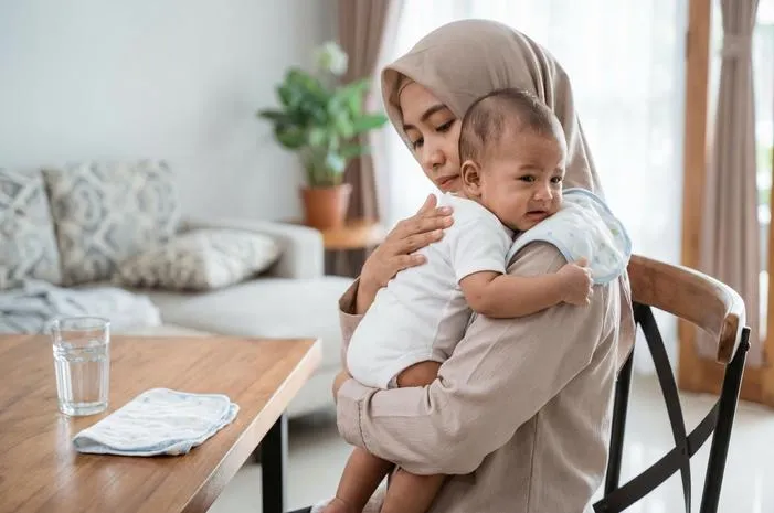 Bayi Tersedak Saat Menyusu? Jangan Panik, Lakukan Ini