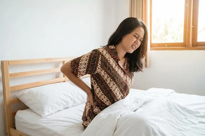 Bangun Tidur Punggung Sakit? Ini Sebab dan Solusinya!