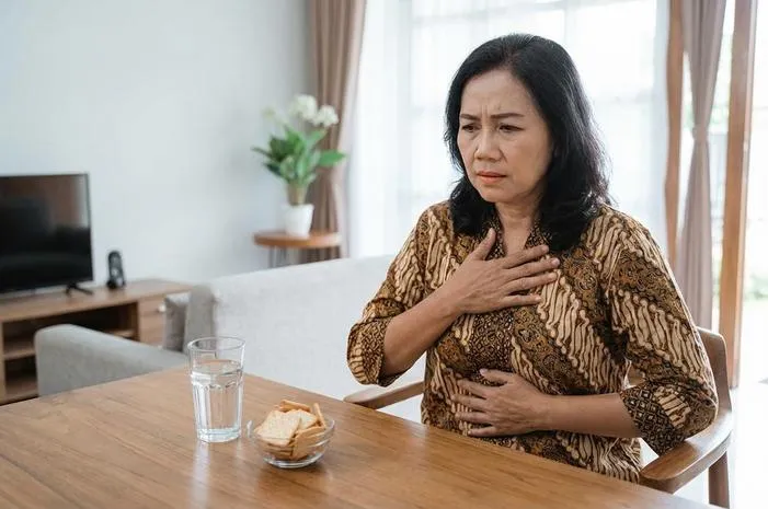 Muntah Karena Asam Lambung? Ini Tips Mudah Mengatasinya