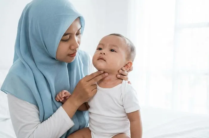 Cara Mudah Mengatasi Ruam di Leher Bayi Agar Cepat Sembuh