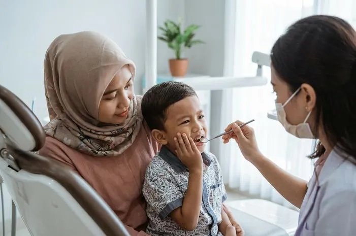 Gigi Geraham Anak Berlubang? Kenali Penyebab dan Solusinya