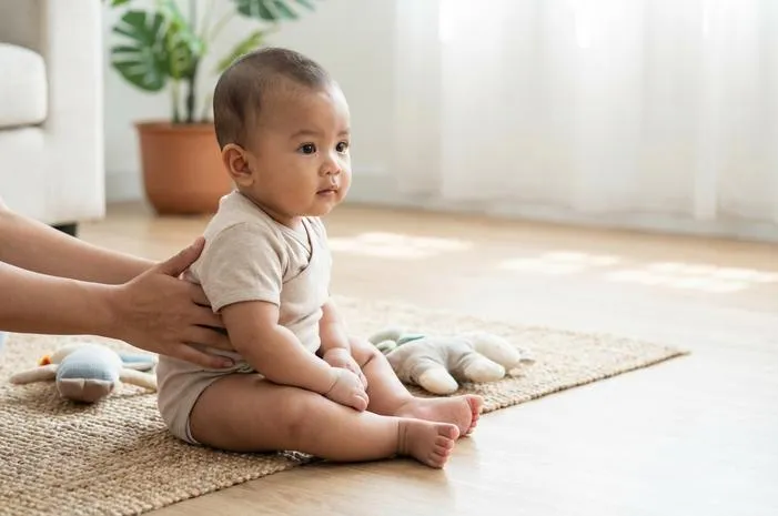 Bayi Duduk Usia Berapa Bulan? Yuk Pahami Tahapannya