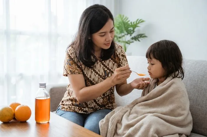 Rekomendasi Obat Demam Anak Rasa Jeruk yang Ampuh dan Aman