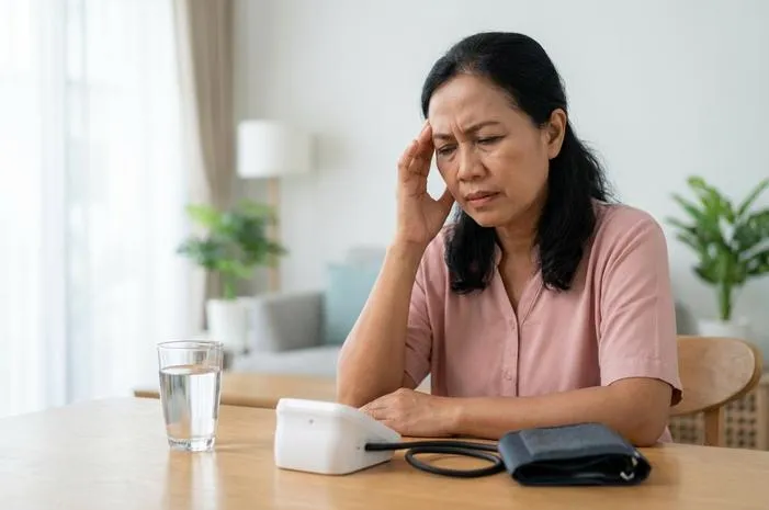 Ciri Ciri Sakit Kepala Darah Tinggi yang Harus Diwaspadai