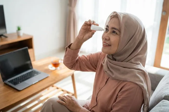 Apa Manfaat Obat Tetes Mata Insto untuk Iritasi dan Kering