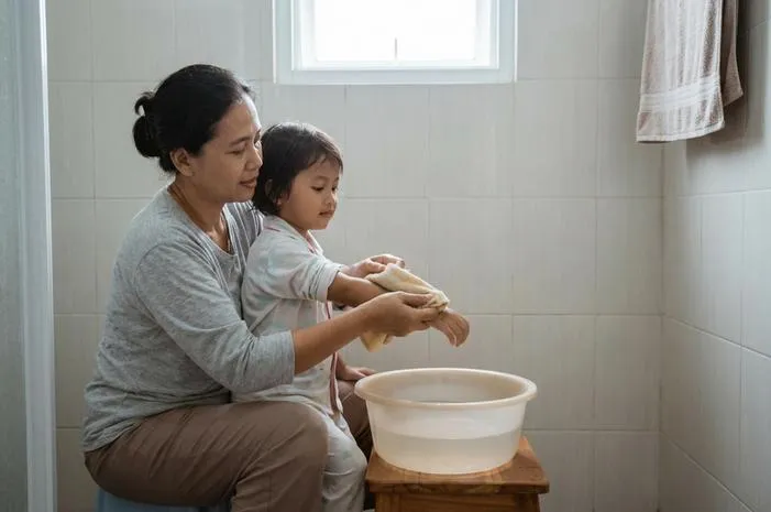 Boleh Kok, Apakah Sakit Campak Boleh Mandi? Simak Aturannya
