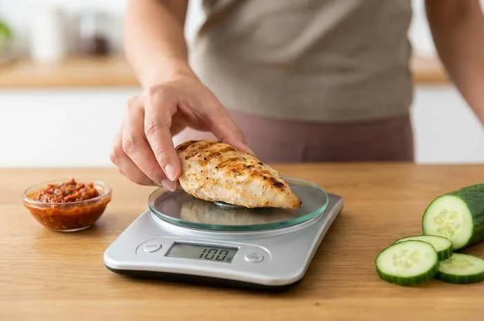 100 Gram Dada Ayam Berapa Kalori? Rahasia Dietmu!