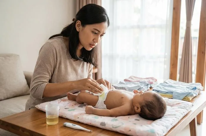 Ketahui Penyebab BAB Bayi Cair Tanpa Ampas Agar Tidak Panik