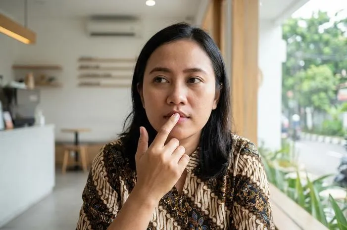 Arti Kedutan Bibir Atas Tengah: Medis atau Mitos?