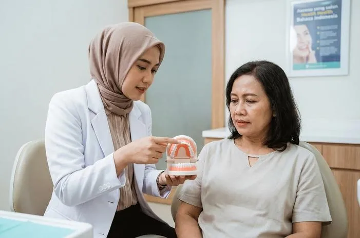 Cabut Gigi Atas Berbahaya? Bukan! Mitos Kebutaan Palsu