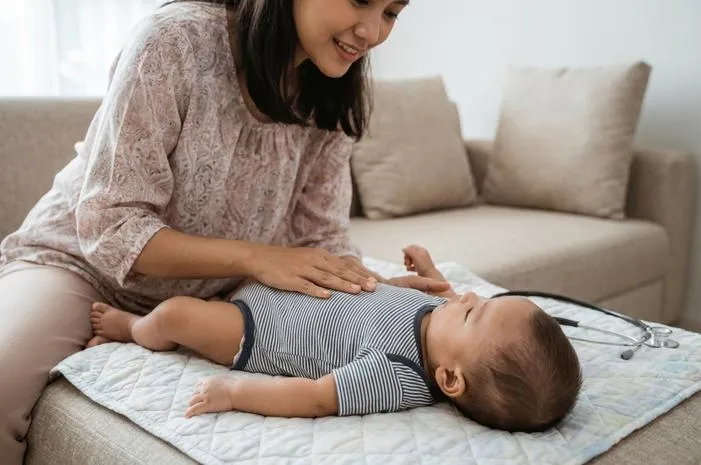Perut Bayi Sering Bunyi? Ini Normal Kok, Jangan Panik!
