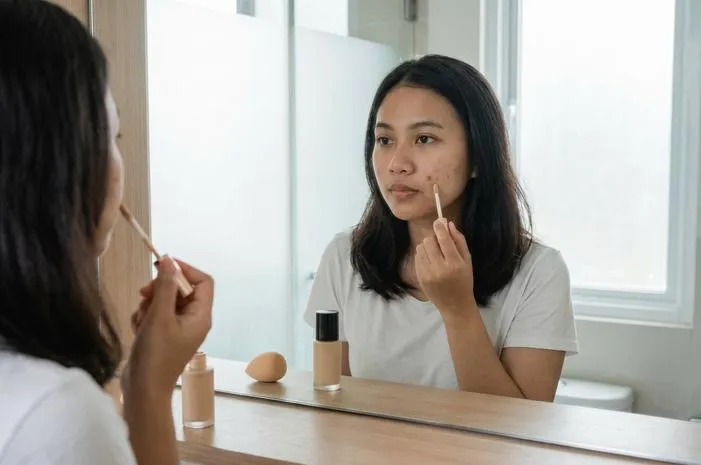 Perbedaan Concealer dan Foundation: Mana Dulu yang Dipakai?