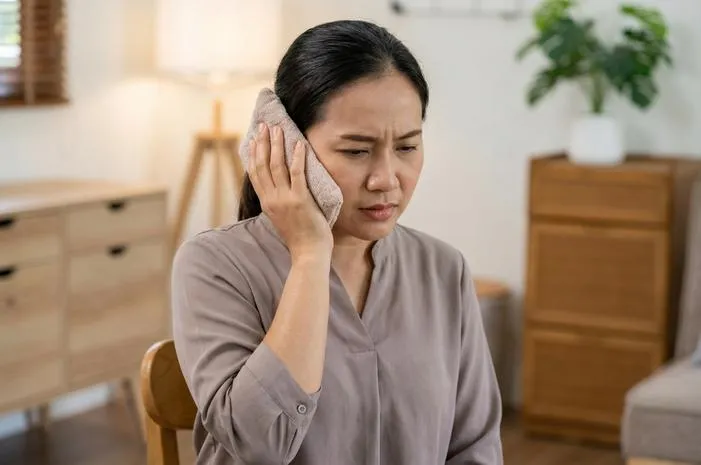 Telinga Sakit dan Berair? Yuk, Cepat ke Dokter!