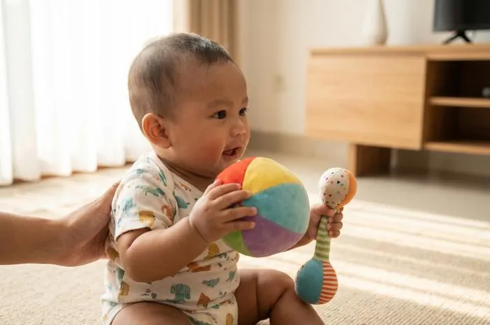 Mainan Bayi 5 Bulan: Yuk, Pilih yang Pas dan Aman!