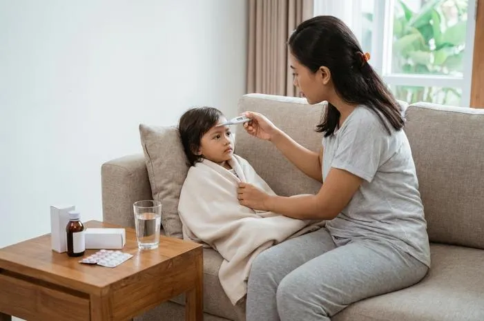 Rekomendasi Obat Demam Apotek untuk Dewasa dan Anak