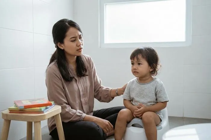 Anak Tak BAB Seminggu, Bahayakah? Kenali Tanda Waspadanya