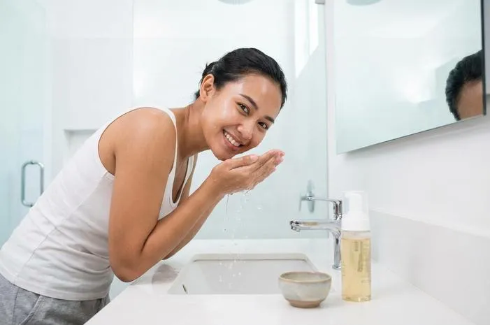 Sabun Muka Cerahkan Wajah Kusam: Auto Glowing Berseri!