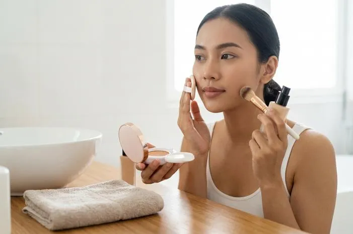 Apa Perbedaan Cushion dan Foundation, Pilih Sesuai Kebutuhanmu!