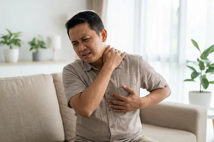 Sakit Punggung Kanan Tembus Dada? Kenali Penyebabnya.