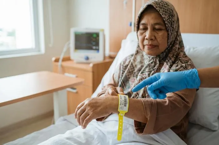 Arti Gelang Kuning pada Pasien: Waspada Risiko Jatuh