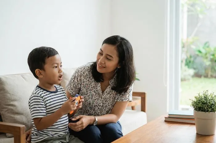 Pahami Ekolalia: Mengapa Anak Suka Mengulang?