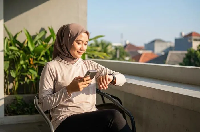 Berjemur Sebaiknya Jam Berapa? Cek Waktu Aman & Manfaatnya