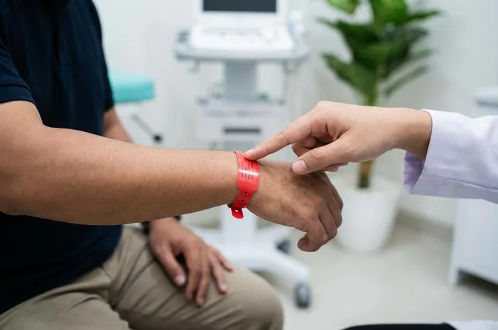 Gelang Merah Artinya: Beda Konteks Beda Makna