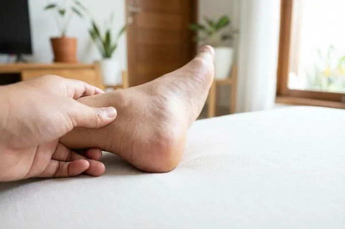 Tungkak, Ternyata Ini Artinya: Tumit Kaki dan Sepatu