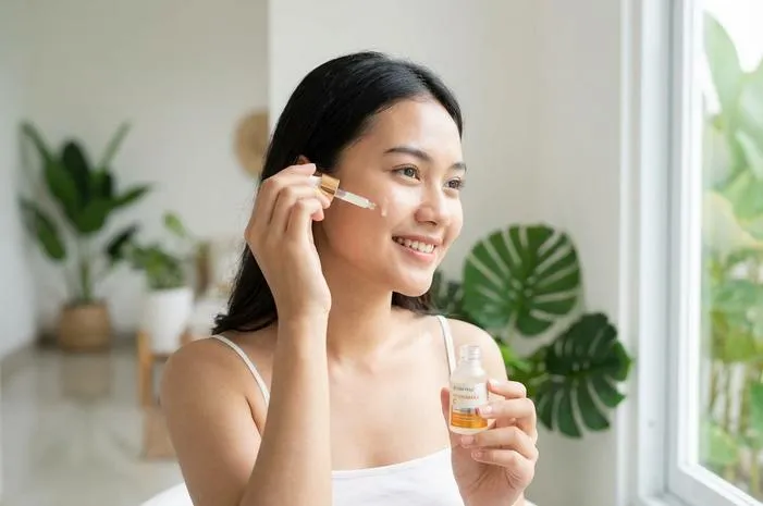 Azarine Hydramax C Sunscreen Serum: Glowing Tanpa Lengket